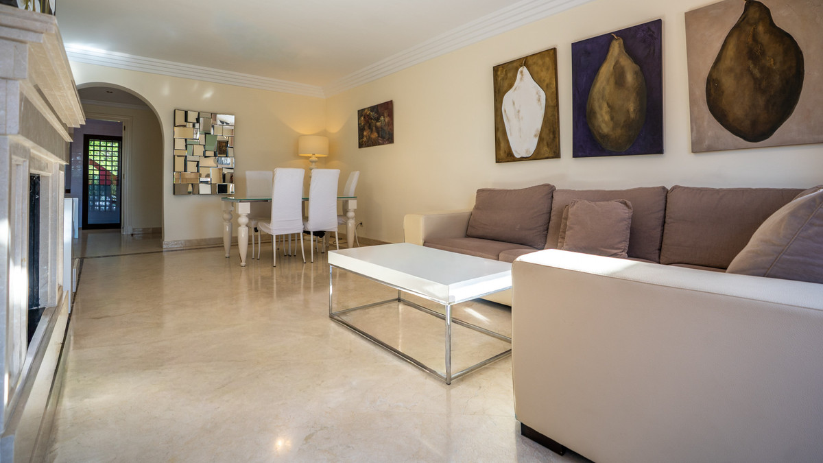2 Bed Apartment for sale in Puerto Banús Costa Del Sol, Málaga, Spain