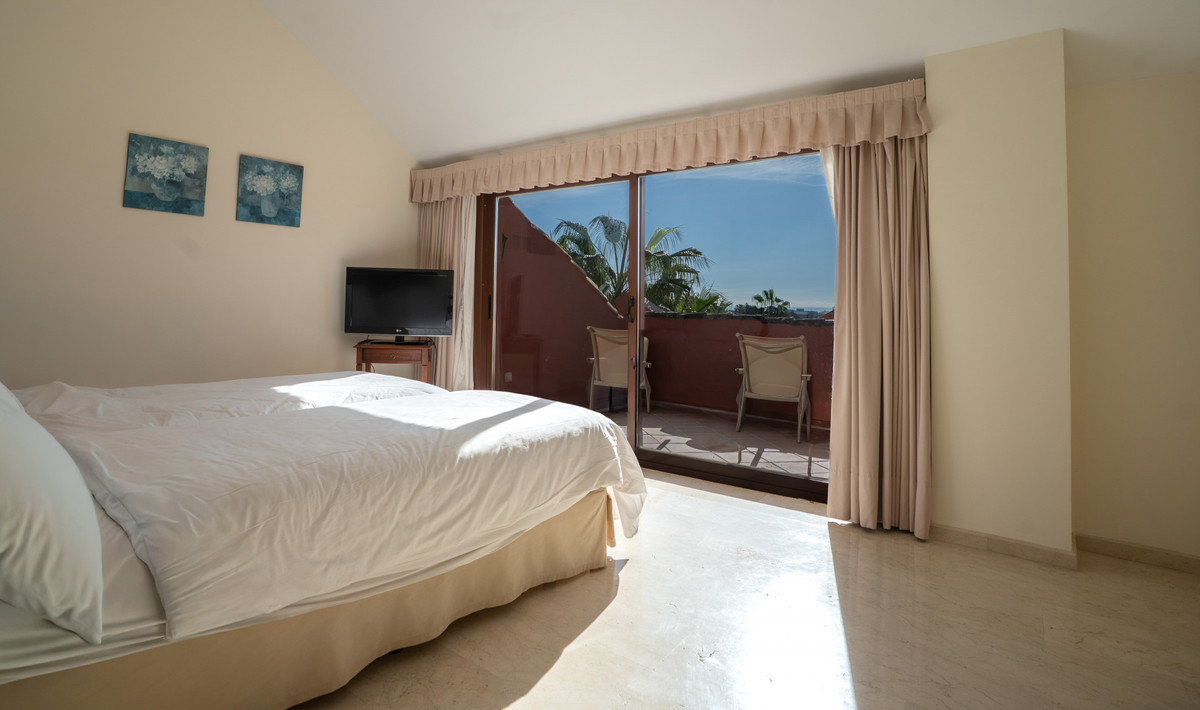 2 Bed Apartment for sale in Puerto Banús Costa Del Sol, Málaga, Spain