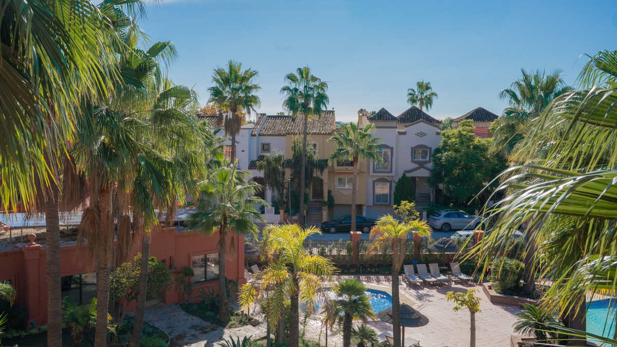 2 Bed Apartment for sale in Puerto Banús Costa Del Sol, Málaga, Spain