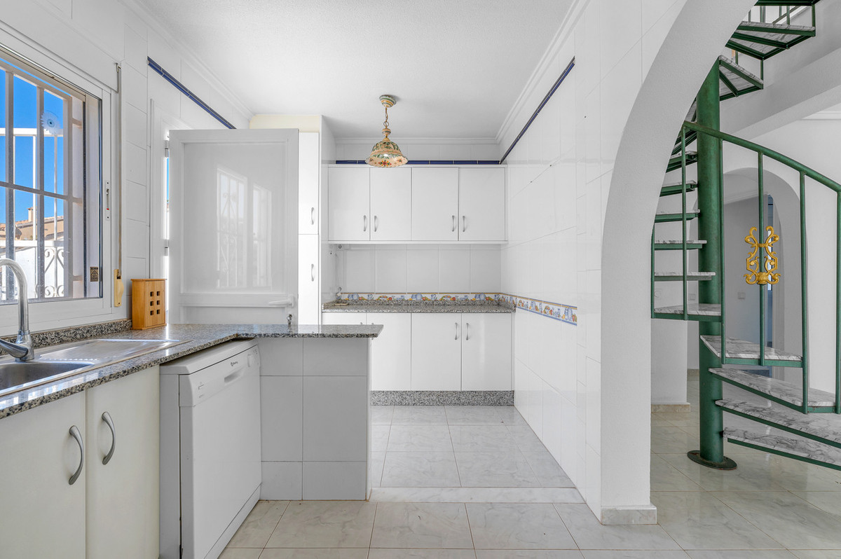 Se vende Villa - Chalet de 4 dormitorios en Costa Blanca, Alicante, España