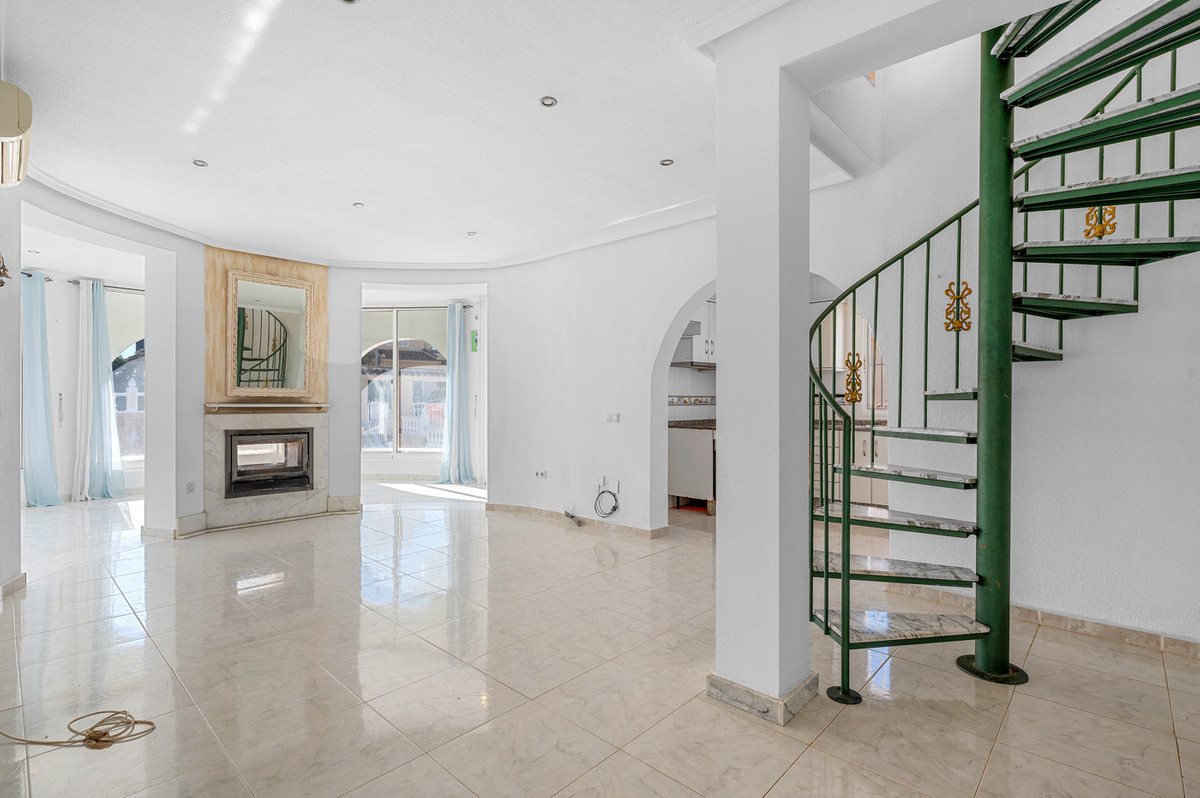 Se vende Villa - Chalet de 4 dormitorios en Costa Blanca, Alicante, España