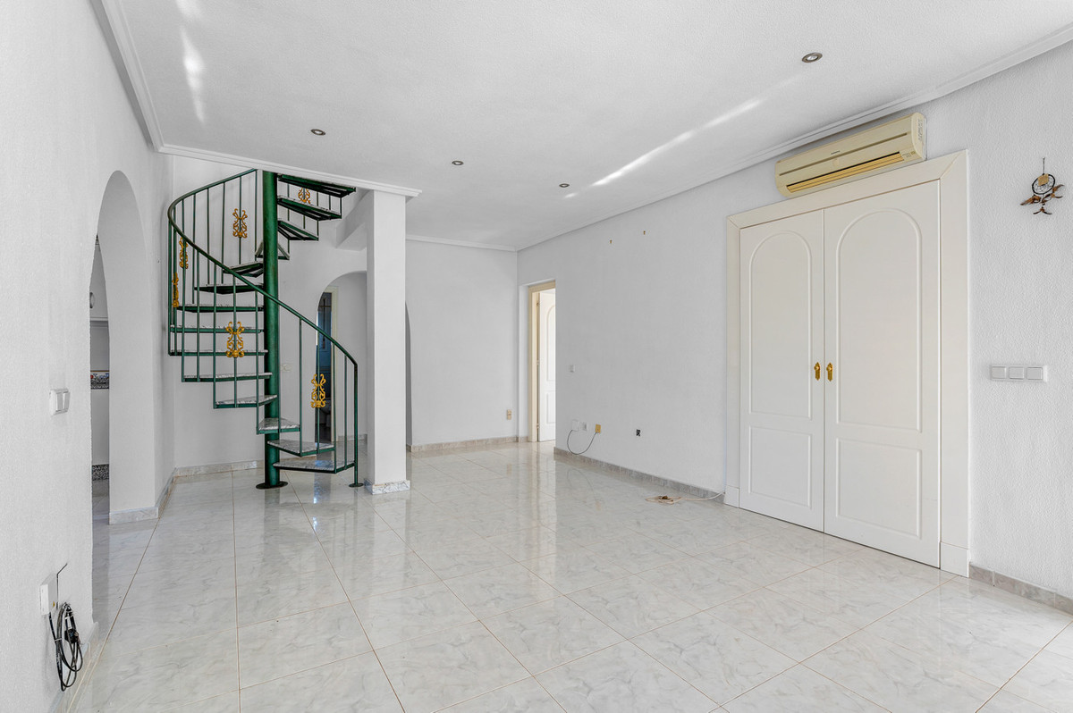Se vende Villa - Chalet de 4 dormitorios en Costa Blanca, Alicante, España