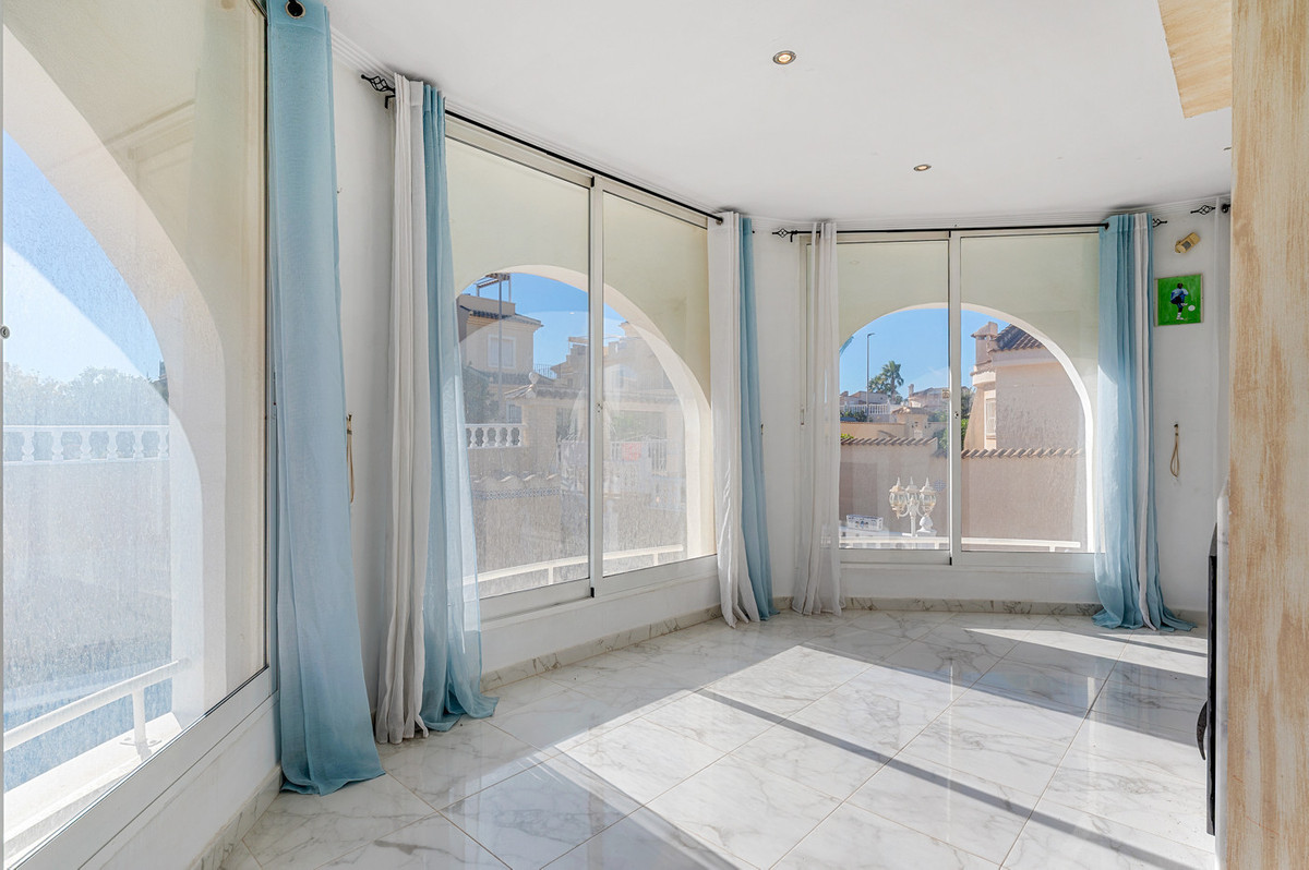 Se vende Villa - Chalet de 4 dormitorios en Costa Blanca, Alicante, España