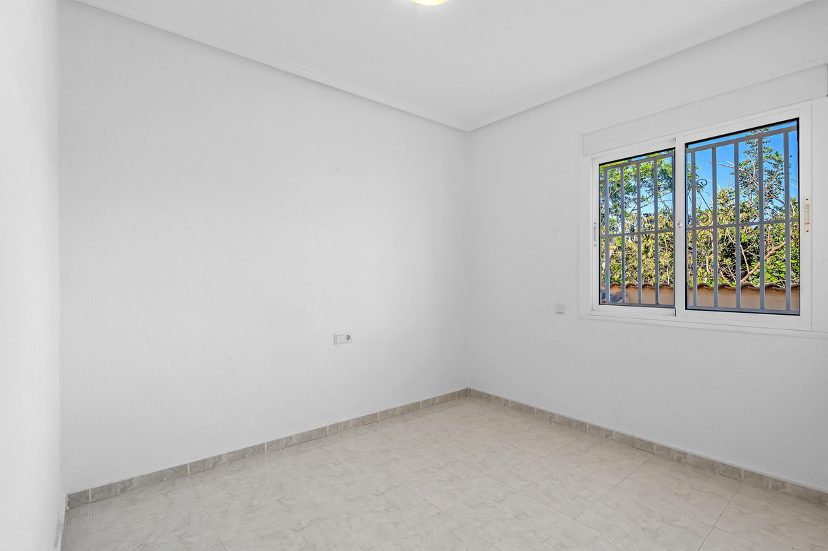 Se vende Villa - Chalet de 4 dormitorios en Costa Blanca, Alicante, España