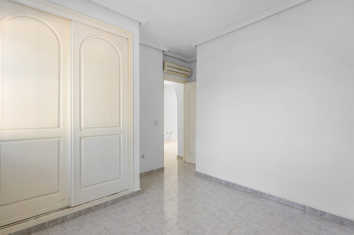 Se vende Villa - Chalet de 4 dormitorios en Costa Blanca, Alicante, España