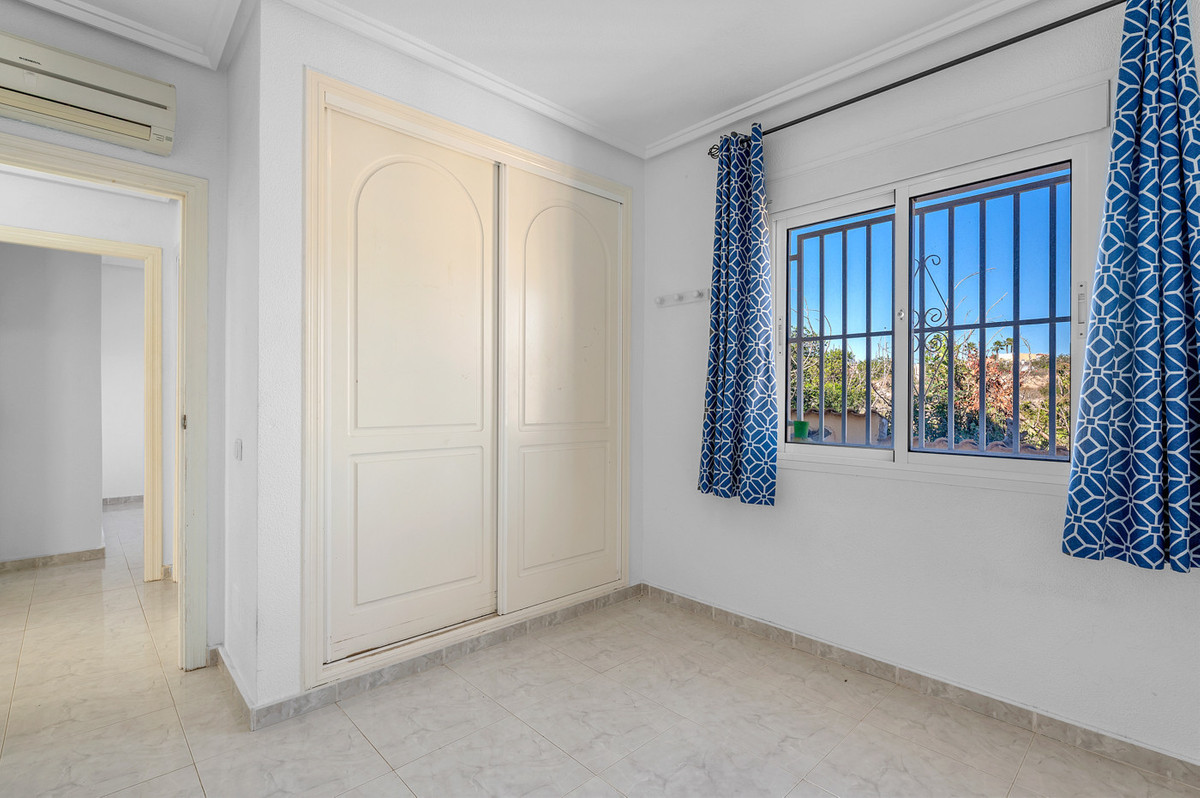 Se vende Villa - Chalet de 4 dormitorios en Costa Blanca, Alicante, España