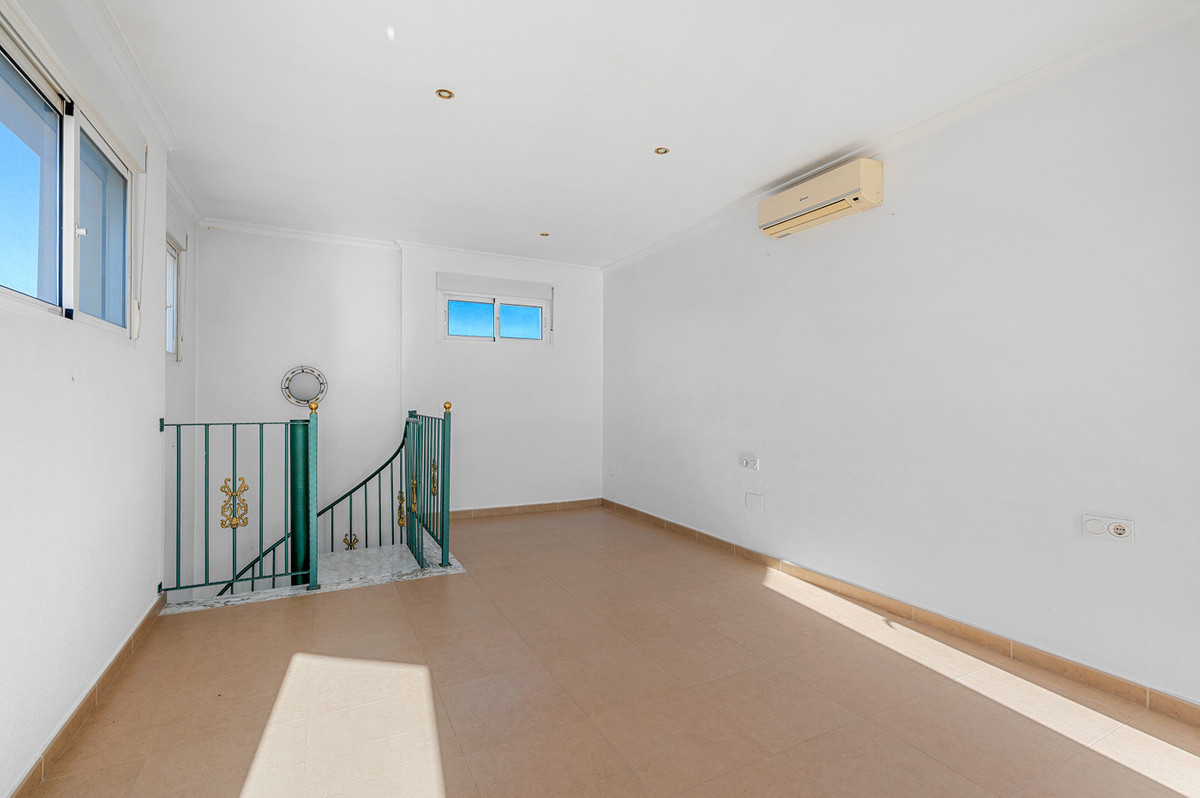 Se vende Villa - Chalet de 4 dormitorios en Costa Blanca, Alicante, España