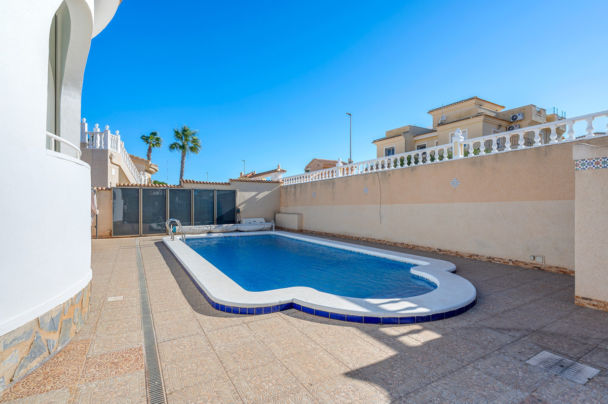 Se vende Villa - Chalet de 4 dormitorios en Costa Blanca, Alicante, España