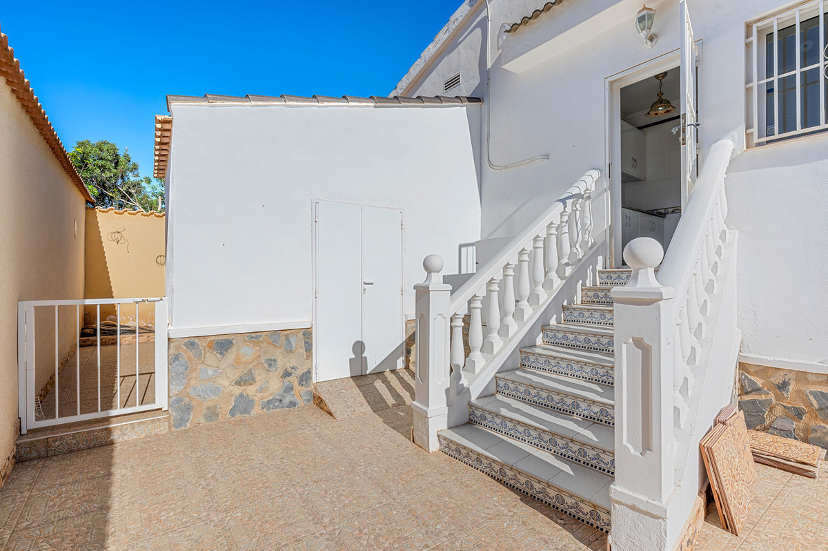 Se vende Villa - Chalet de 4 dormitorios en Costa Blanca, Alicante, España
