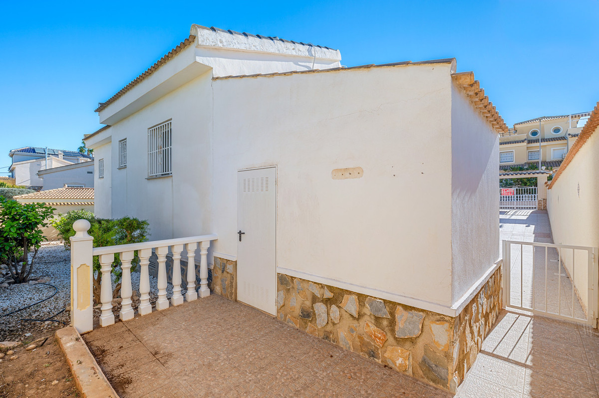 Se vende Villa - Chalet de 4 dormitorios en Costa Blanca, Alicante, España