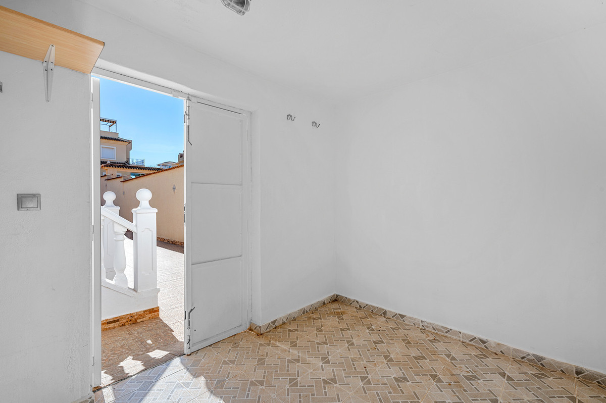 Se vende Villa - Chalet de 4 dormitorios en Costa Blanca, Alicante, España