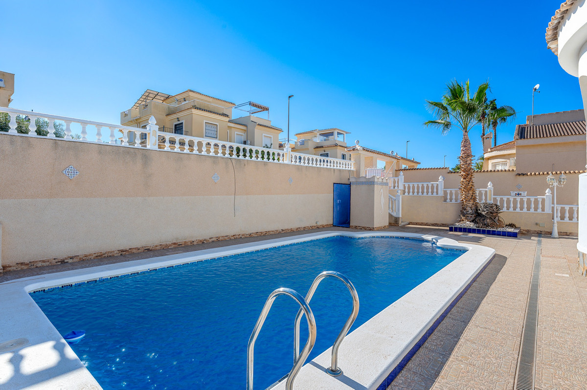 Se vende Villa - Chalet de 4 dormitorios en Costa Blanca, Alicante, España