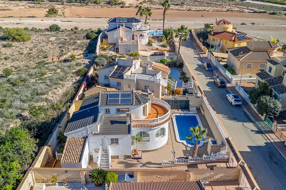 Se vende Villa - Chalet de 4 dormitorios en Costa Blanca, Alicante, España