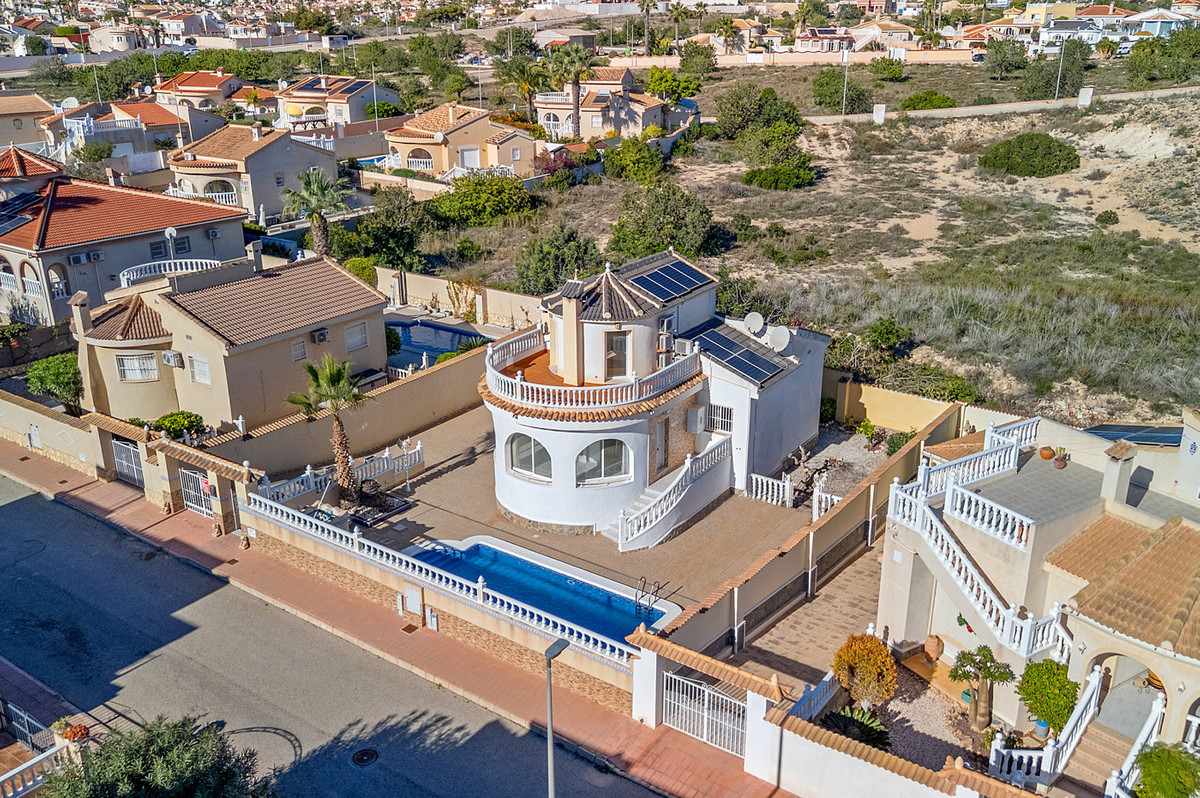 Se vende Villa - Chalet de 4 dormitorios en Costa Blanca, Alicante, España