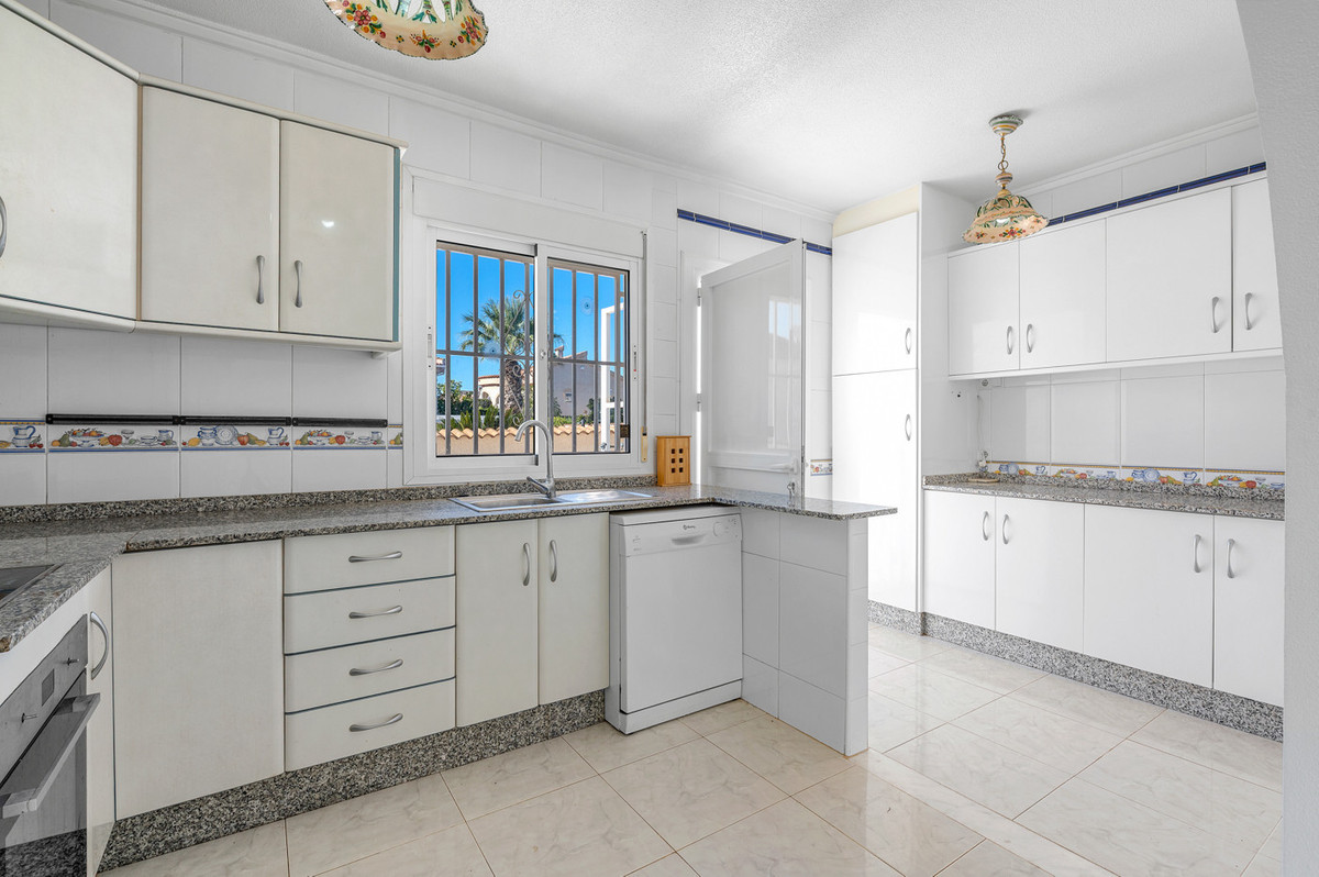 Se vende Villa - Chalet de 4 dormitorios en Costa Blanca, Alicante, España