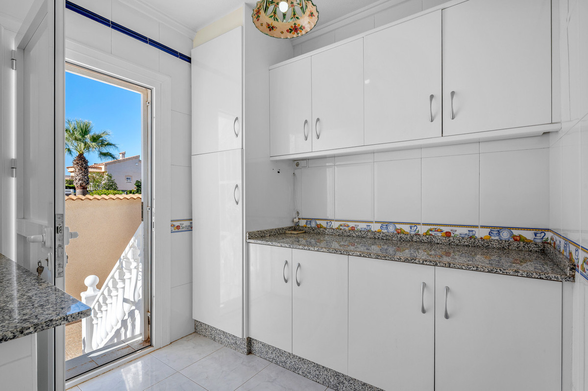 Se vende Villa - Chalet de 4 dormitorios en Costa Blanca, Alicante, España