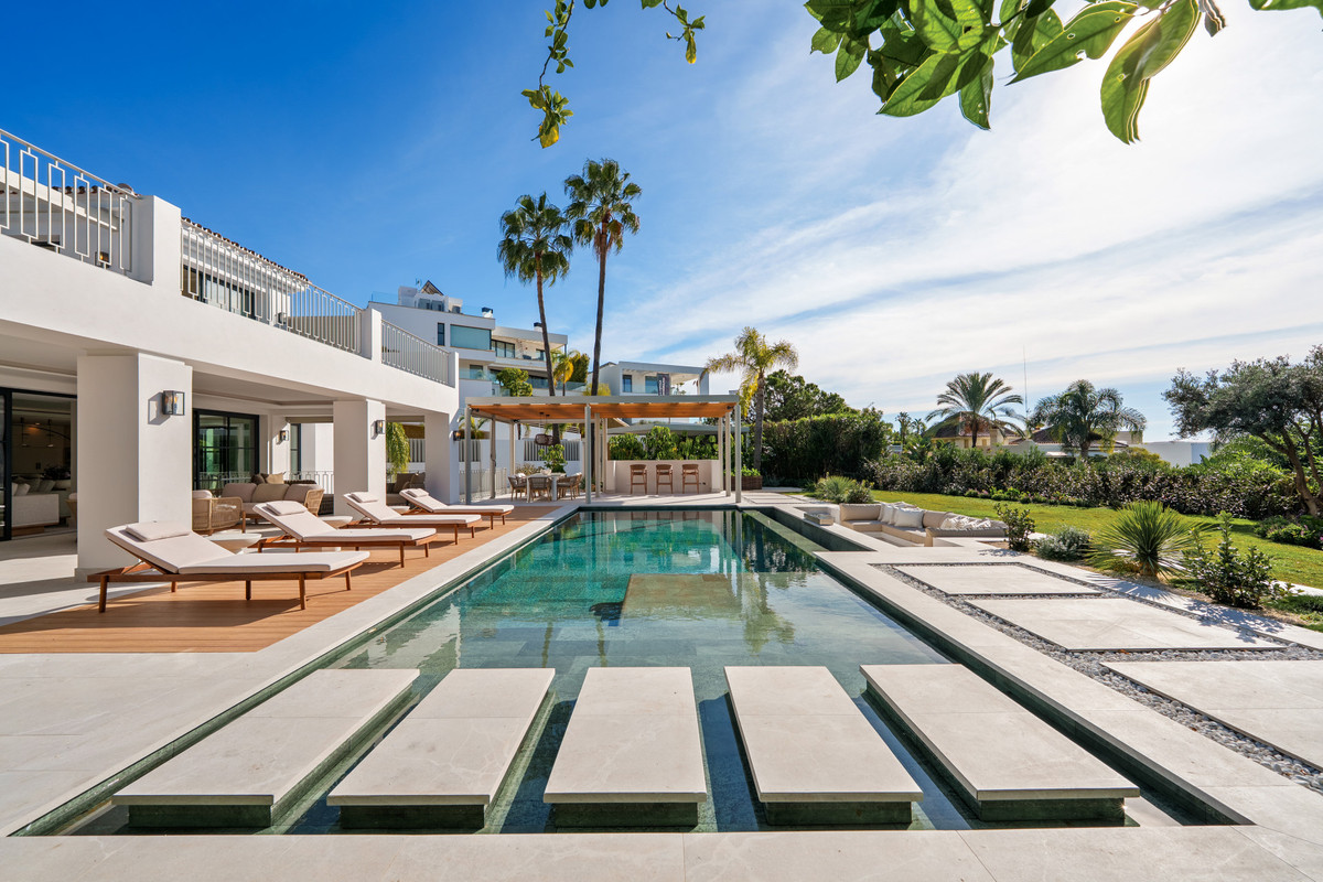 Se vende Villa - Chalet de 5 dormitorios en Costa Del Sol, Málaga, España