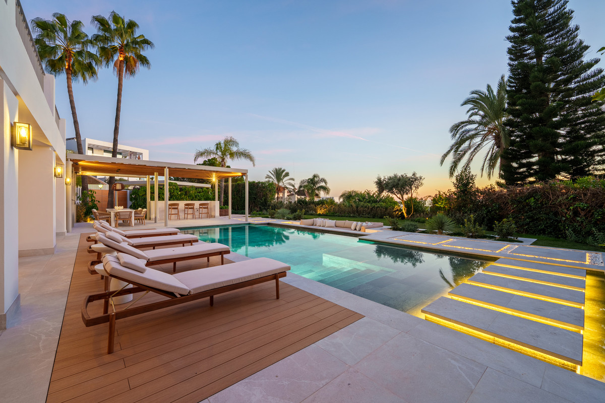 Se vende Villa - Chalet de 5 dormitorios en Costa Del Sol, Málaga, España