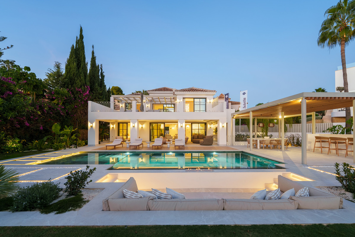 Se vende Villa - Chalet de 5 dormitorios en Costa Del Sol, Málaga, España