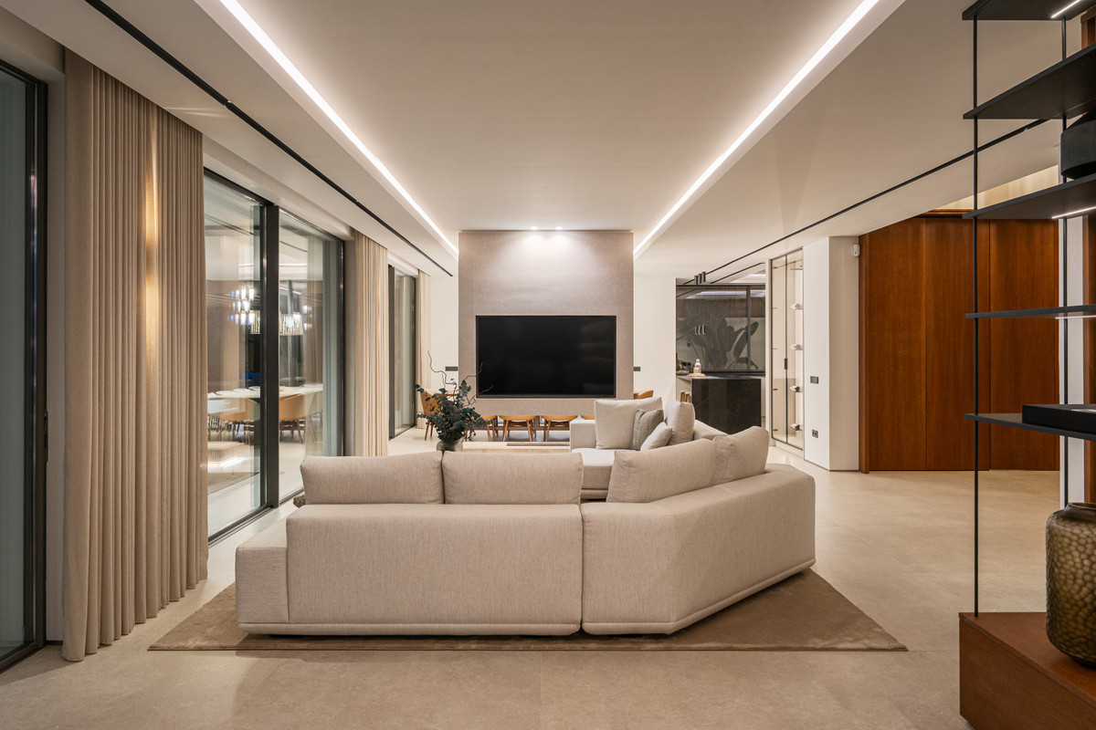 Se vende Villa - Chalet de 6 dormitorios en Costa Del Sol, Málaga, España