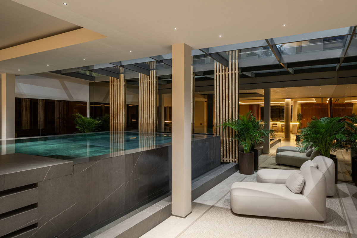 Se vende Villa - Chalet de 6 dormitorios en Costa Del Sol, Málaga, España