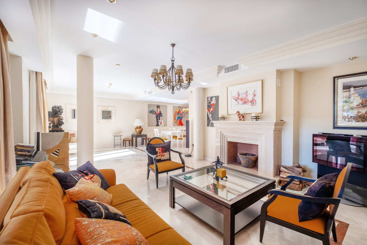 3 Bed Apartment for sale in The Golden Mile Costa Del Sol, Málaga, Spain