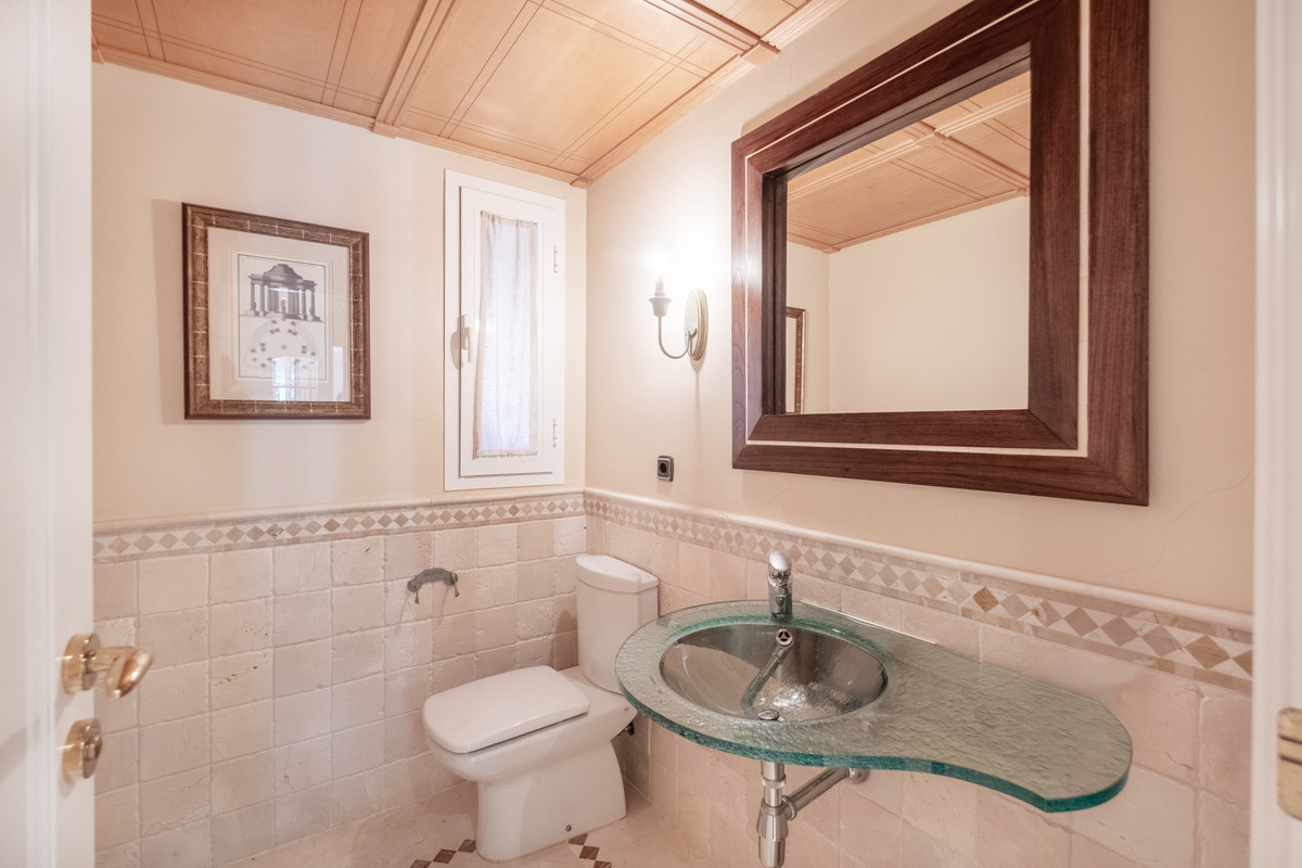 3 Bed Apartment for sale in The Golden Mile Costa Del Sol, Málaga, Spain