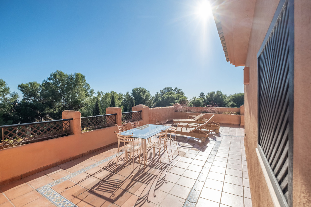 3 Bed Apartment for sale in The Golden Mile Costa Del Sol, Málaga, Spain
