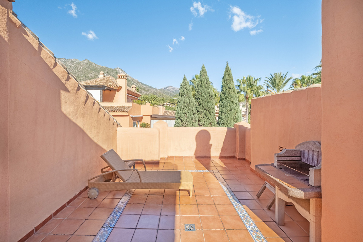 3 Bed Apartment for sale in The Golden Mile Costa Del Sol, Málaga, Spain