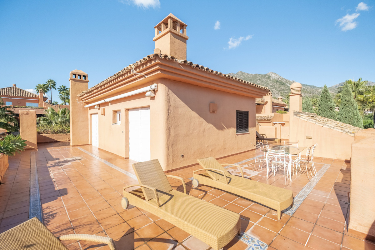 3 Bed Apartment for sale in The Golden Mile Costa Del Sol, Málaga, Spain