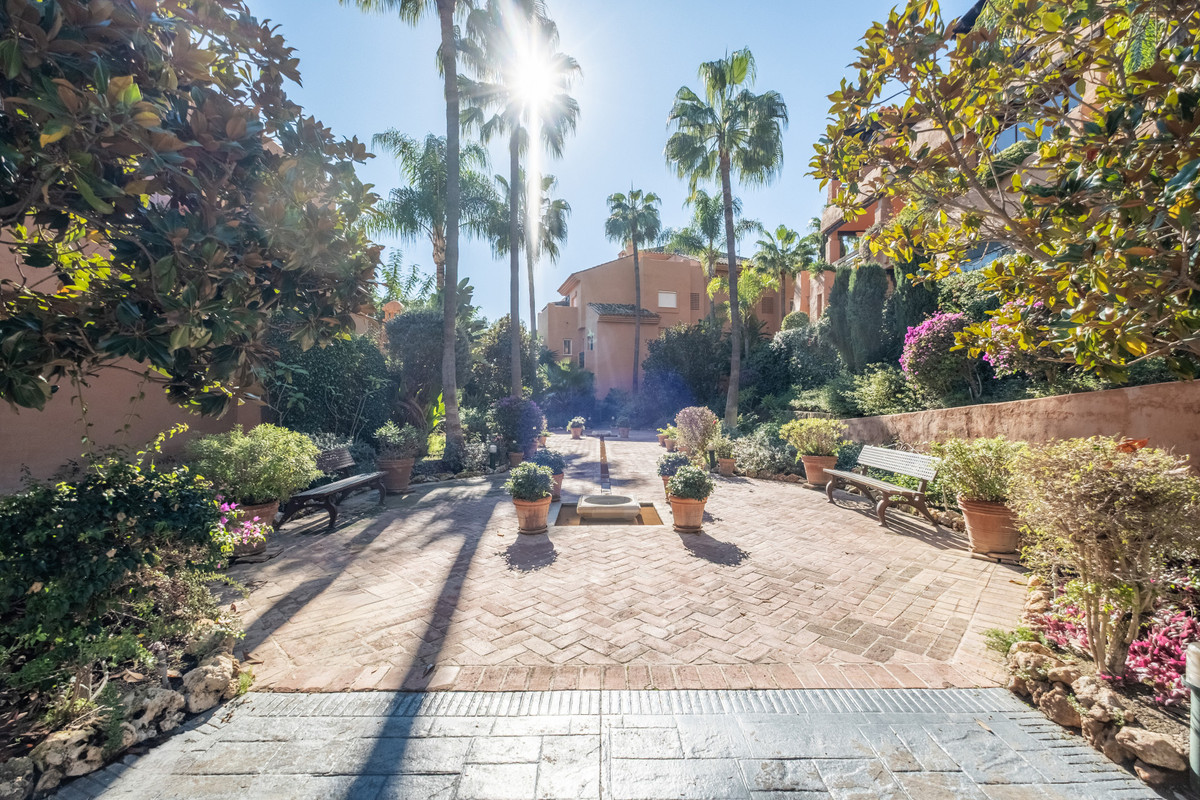 3 Bed Apartment for sale in The Golden Mile Costa Del Sol, Málaga, Spain