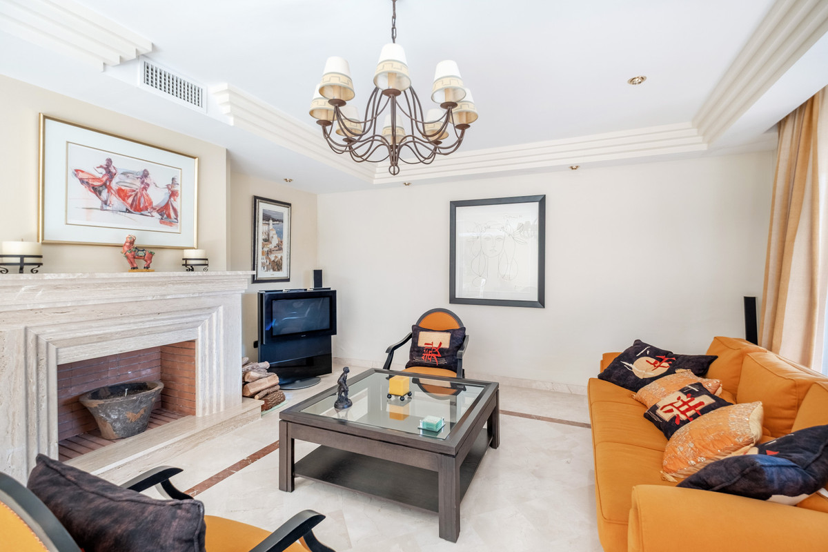 3 Bed Apartment for sale in The Golden Mile Costa Del Sol, Málaga, Spain