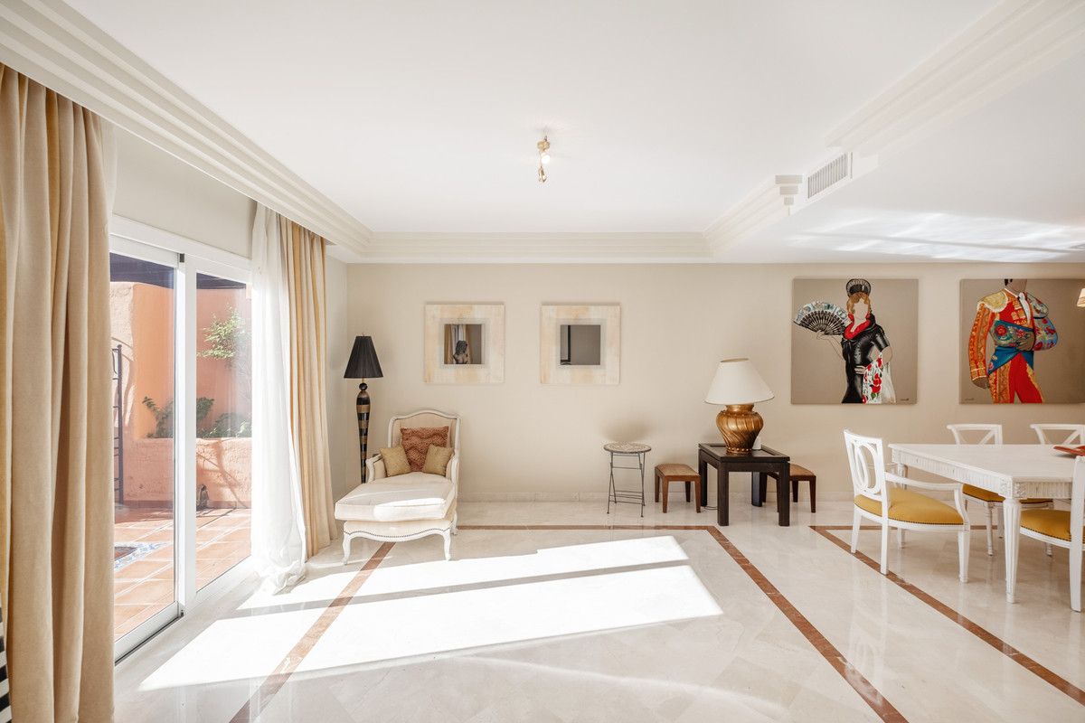 3 Bed Apartment for sale in The Golden Mile Costa Del Sol, Málaga, Spain