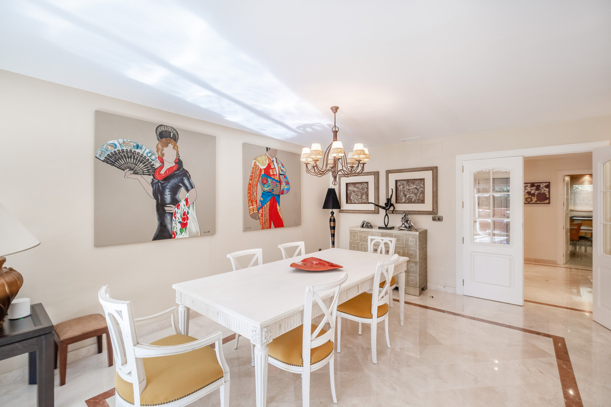 3 Bed Apartment for sale in The Golden Mile Costa Del Sol, Málaga, Spain
