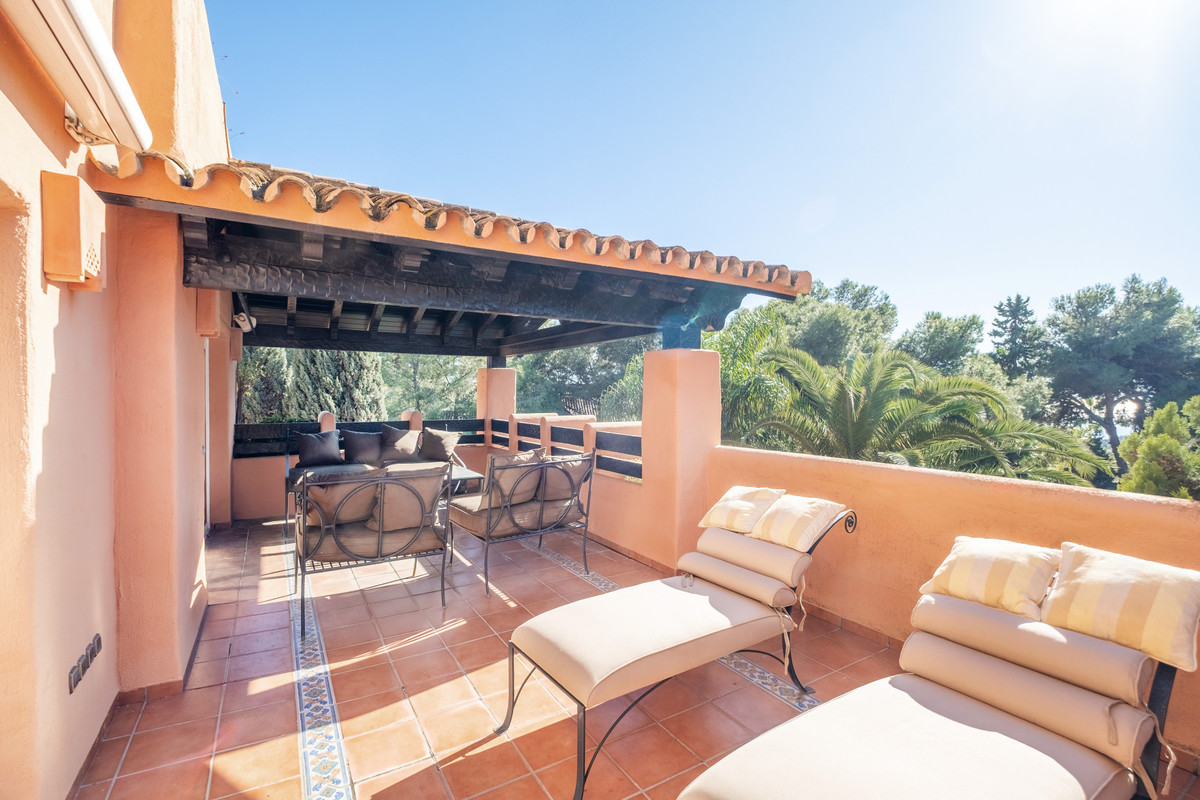3 Bed Apartment for sale in The Golden Mile Costa Del Sol, Málaga, Spain