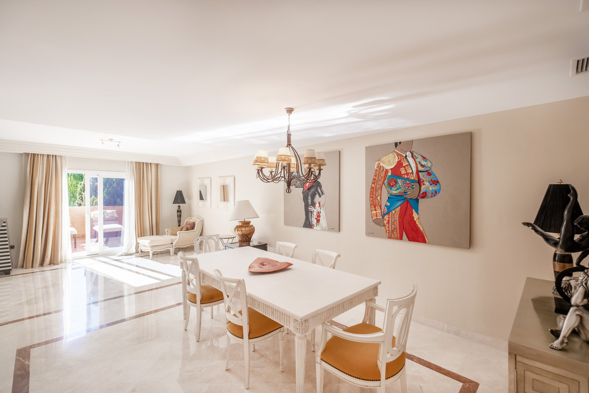 3 Bed Apartment for sale in The Golden Mile Costa Del Sol, Málaga, Spain
