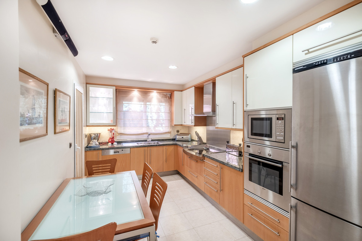 3 Bed Apartment for sale in The Golden Mile Costa Del Sol, Málaga, Spain