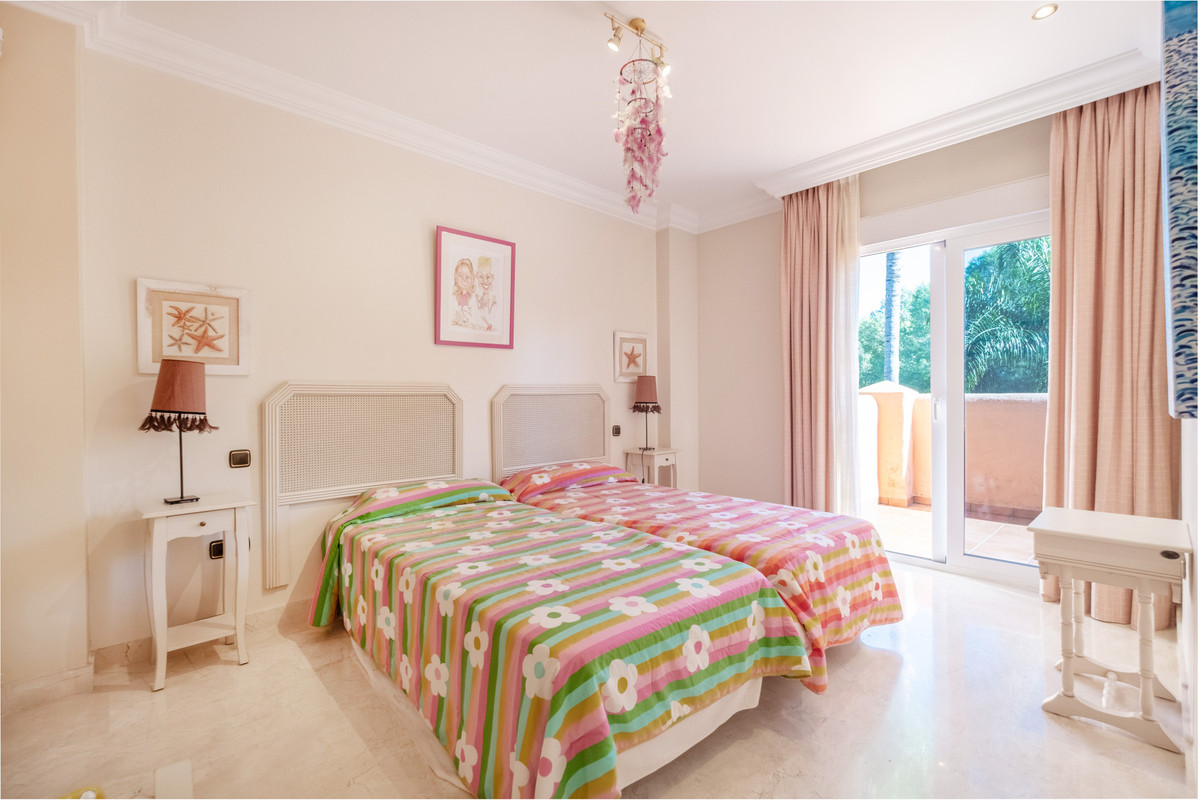 3 Bed Apartment for sale in The Golden Mile Costa Del Sol, Málaga, Spain
