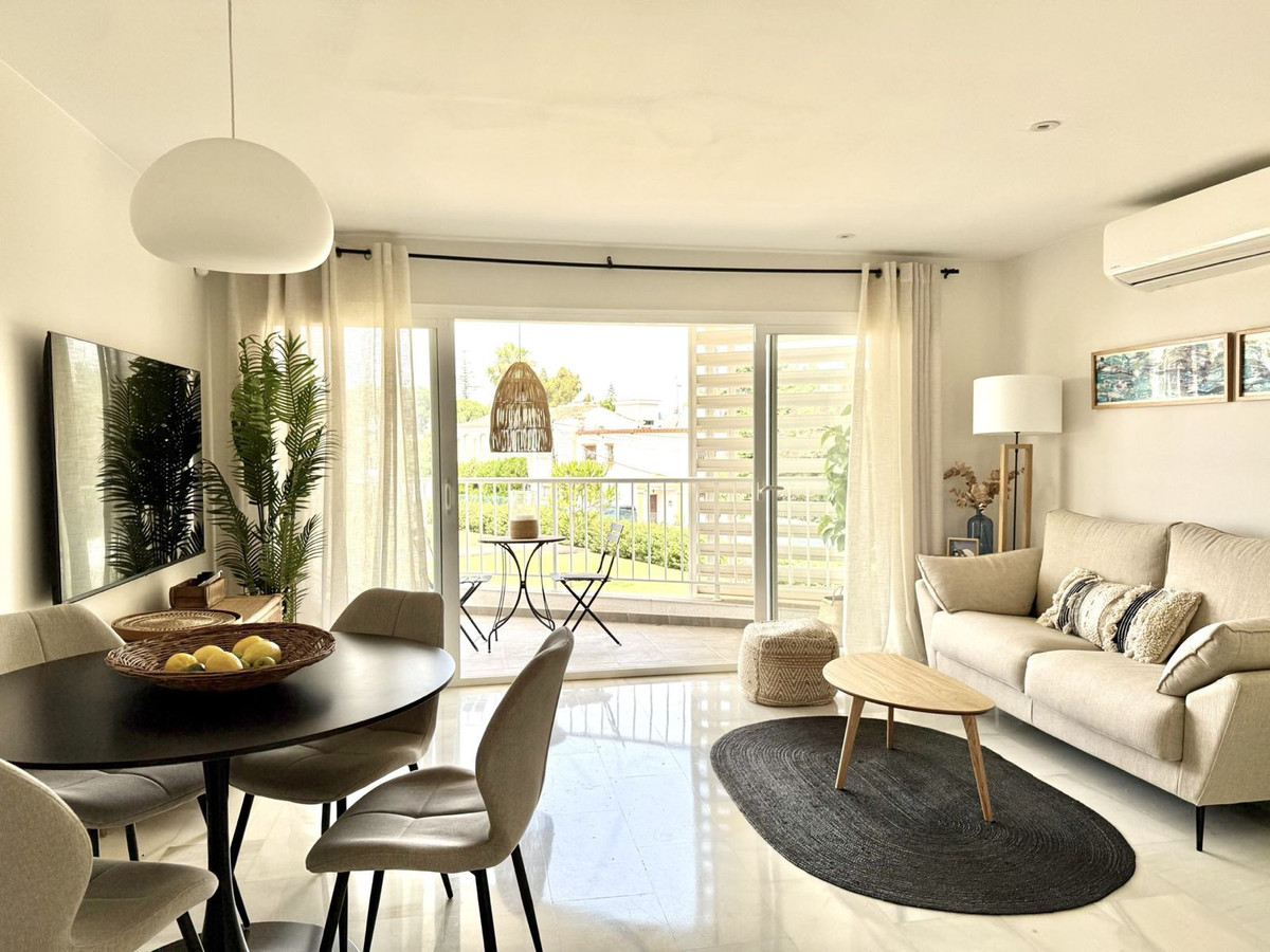 Se vende Apartamento Planta Media de 2 dormitorios en Costa Del Sol, Málaga, España