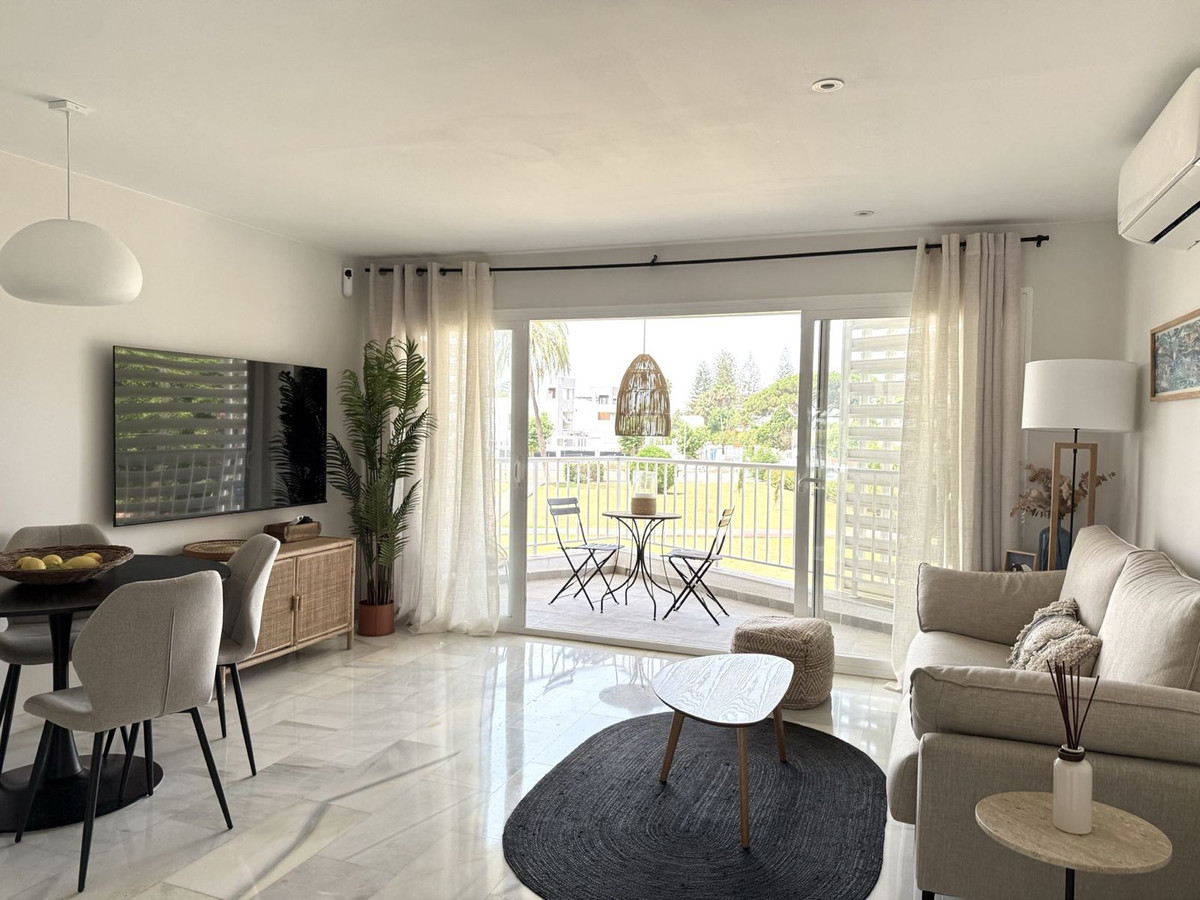 Se vende Apartamento Planta Media de 2 dormitorios en Costa Del Sol, Málaga, España