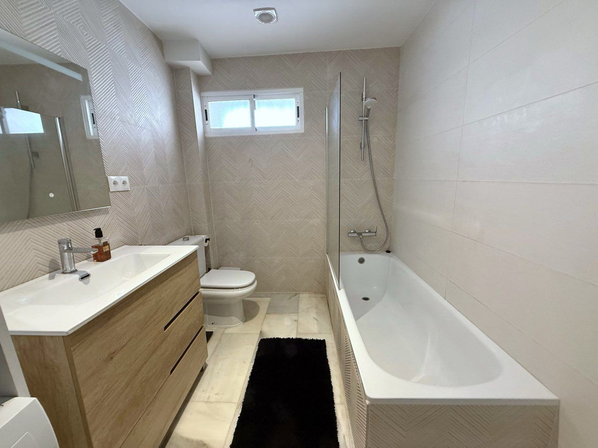 Se vende Apartamento Planta Media de 2 dormitorios en Costa Del Sol, Málaga, España