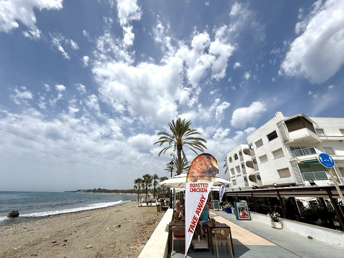 Se vende Apartamento Planta Media de 2 dormitorios en Costa Del Sol, Málaga, España