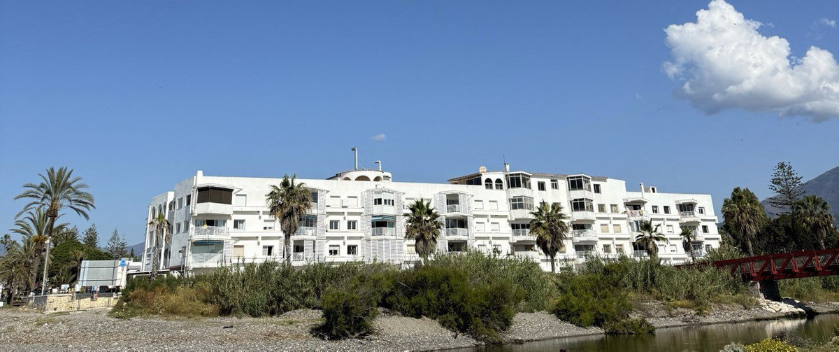 Se vende Apartamento Planta Media de 2 dormitorios en Costa Del Sol, Málaga, España