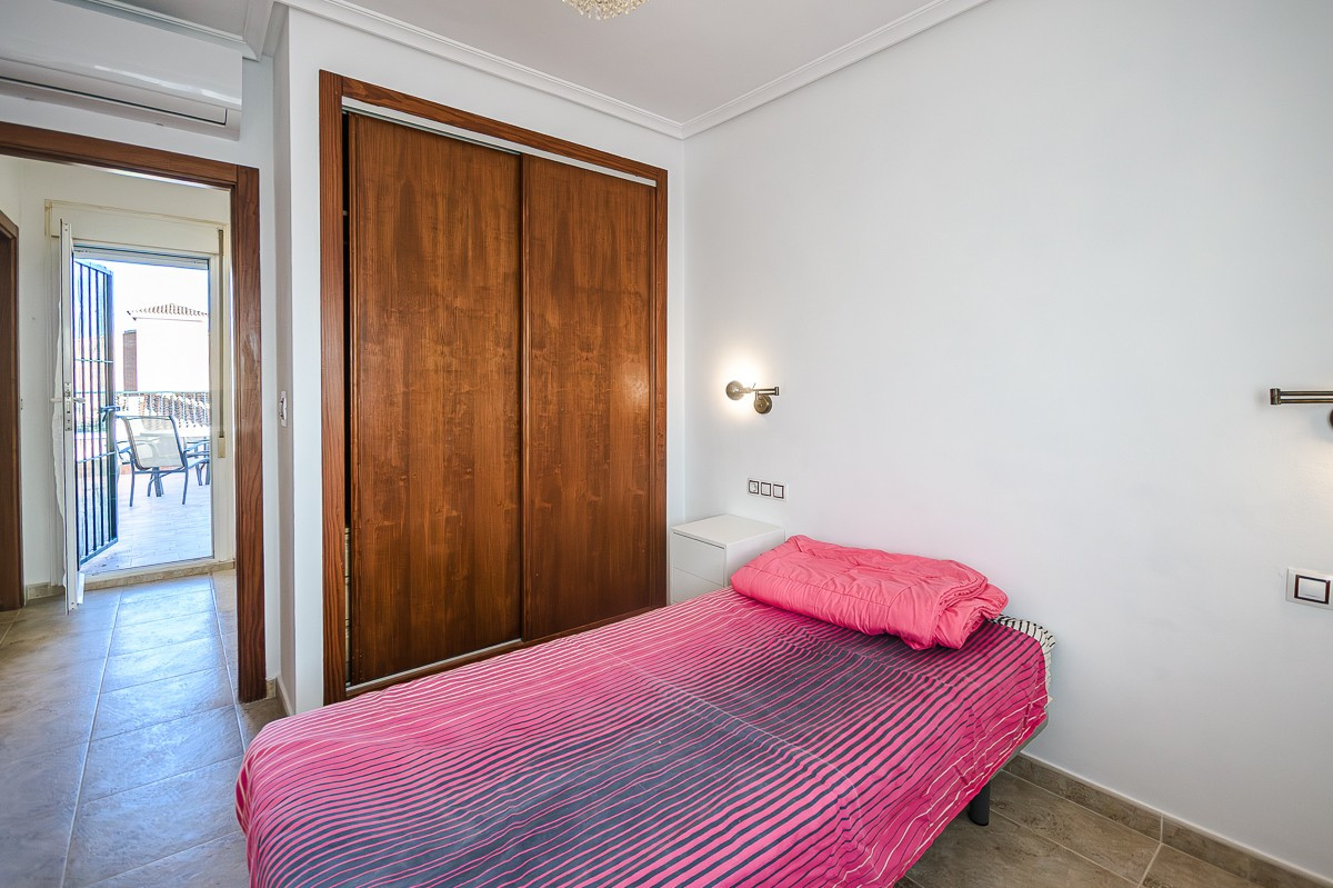 Se vende Villa - Chalet de 4 dormitorios en Costa Blanca, Alicante, España