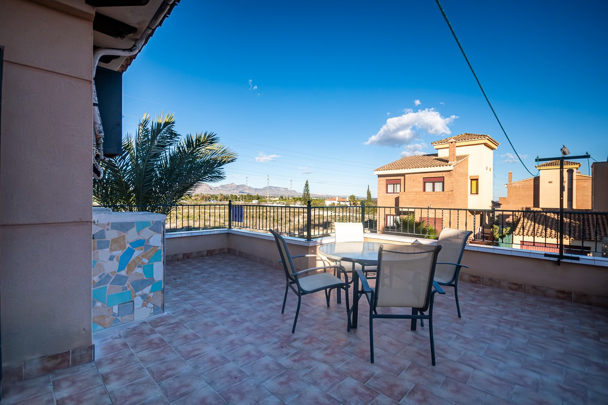 Se vende Villa - Chalet de 4 dormitorios en Costa Blanca, Alicante, España