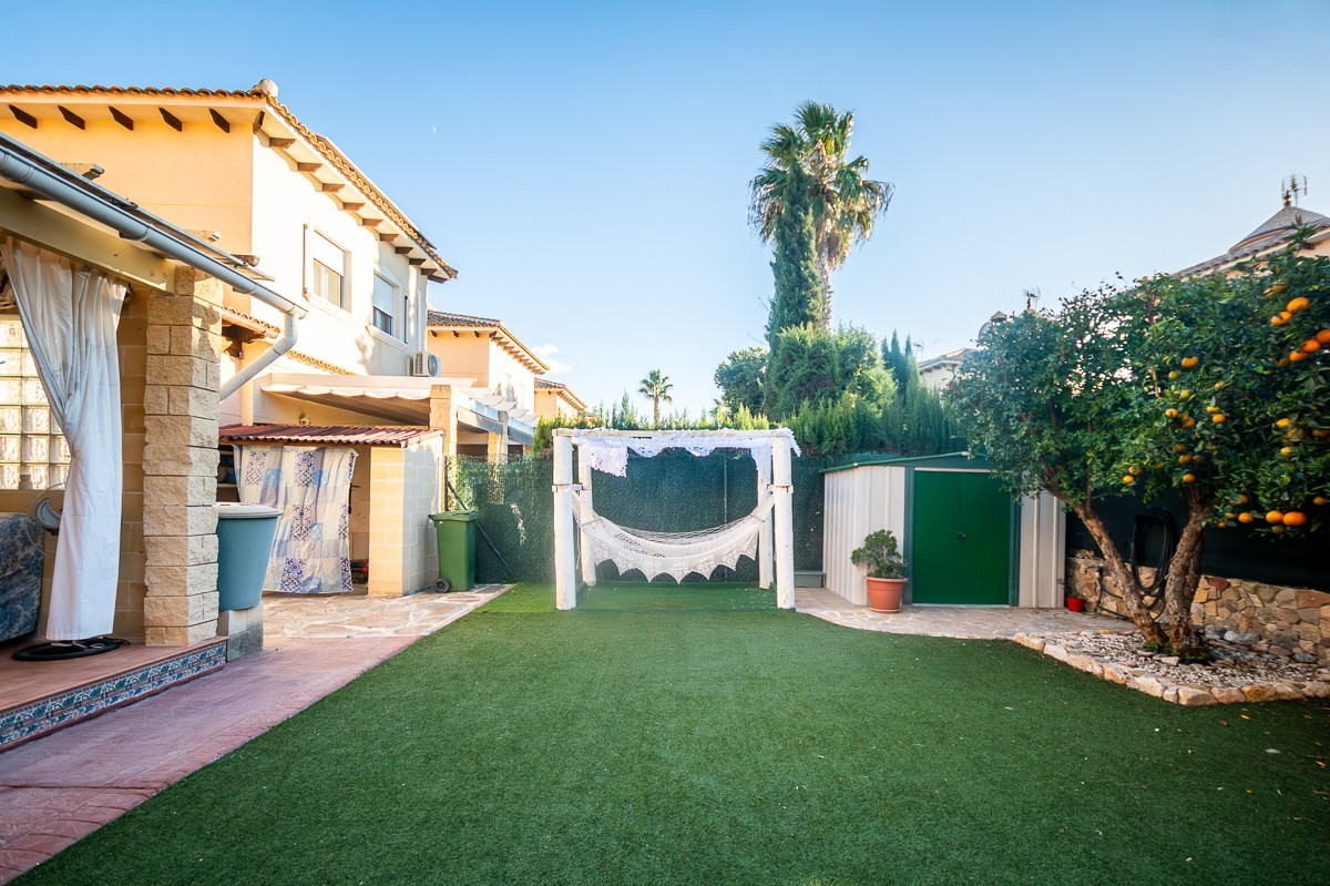 Se vende Villa - Chalet de 4 dormitorios en Costa Blanca, Alicante, España