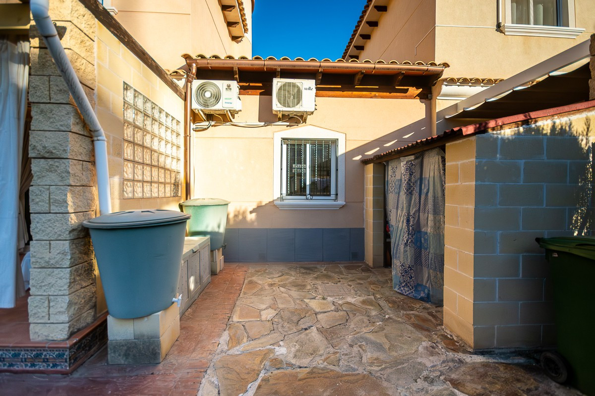 Se vende Villa - Chalet de 4 dormitorios en Costa Blanca, Alicante, España