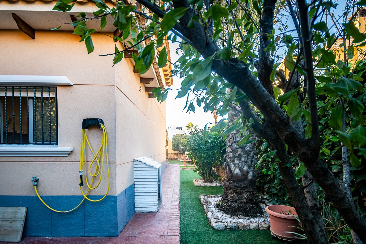 Se vende Villa - Chalet de 4 dormitorios en Costa Blanca, Alicante, España
