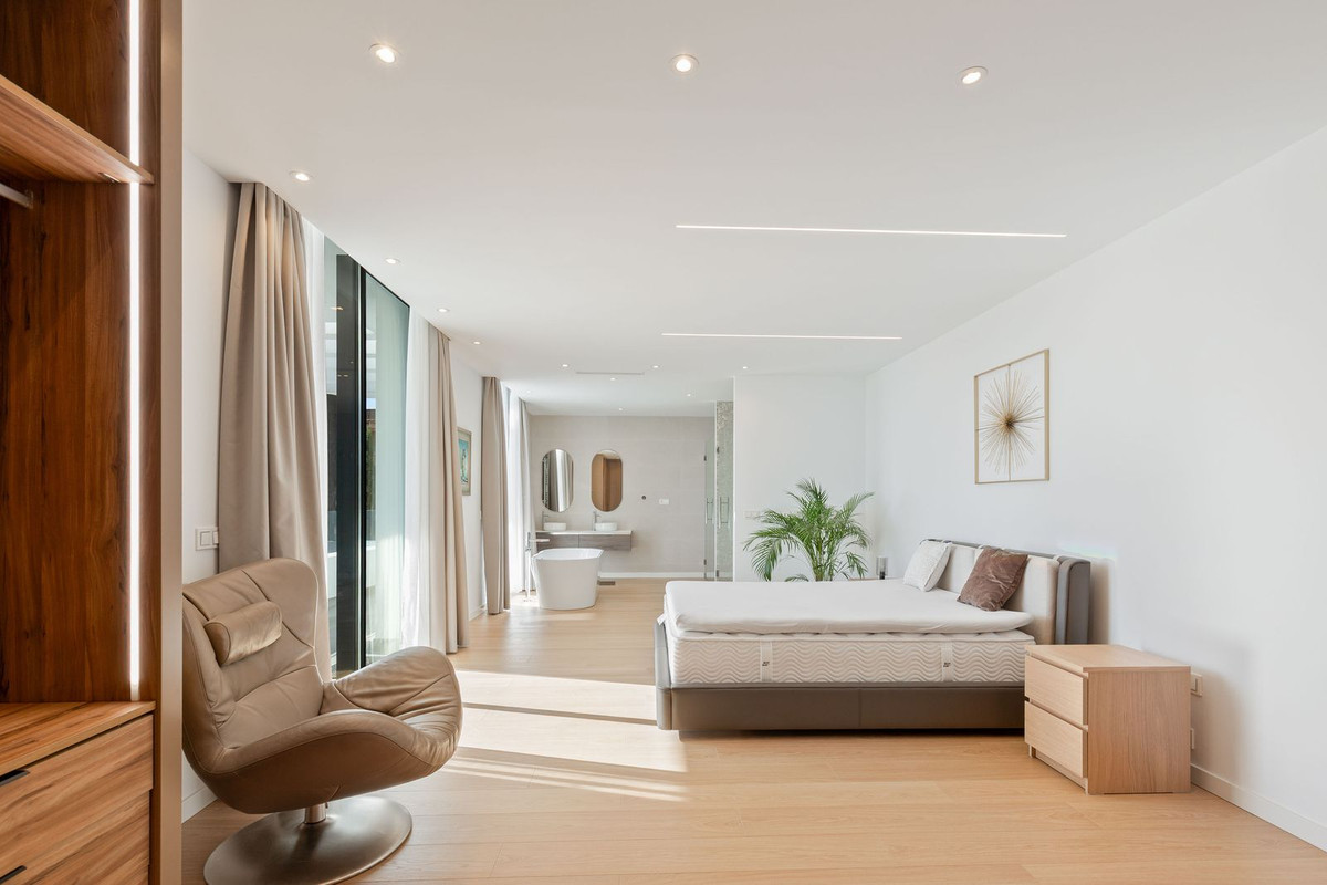 Se vende Villa - Chalet de 5 dormitorios en Costa Del Sol, Málaga, España