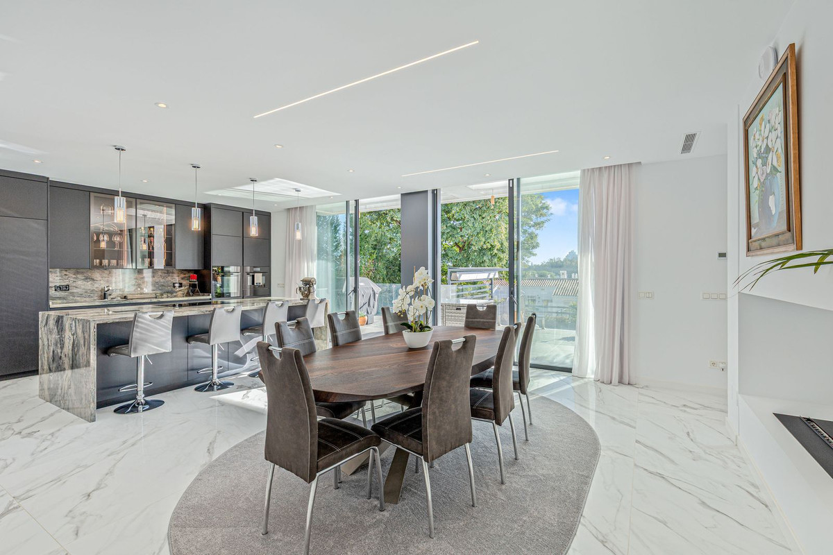 Se vende Villa - Chalet de 5 dormitorios en Costa Del Sol, Málaga, España